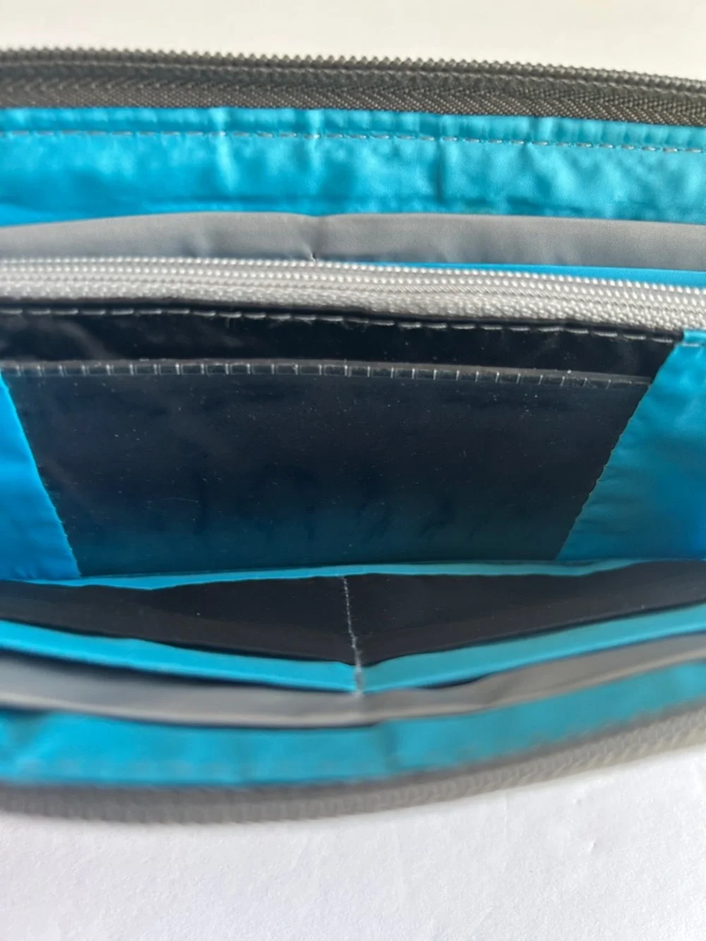TRAVELON wallet grey